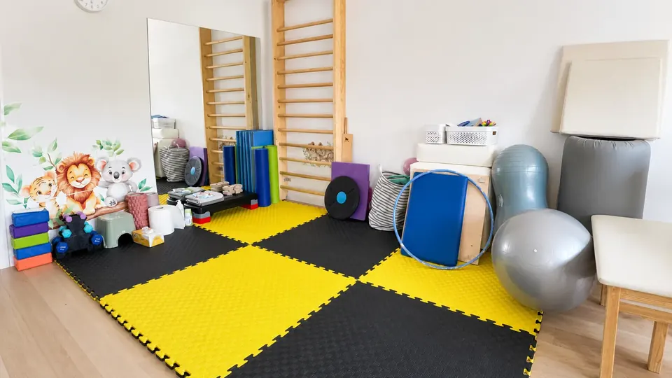 Opremljena sala za individualne vježbe i rad s djecom